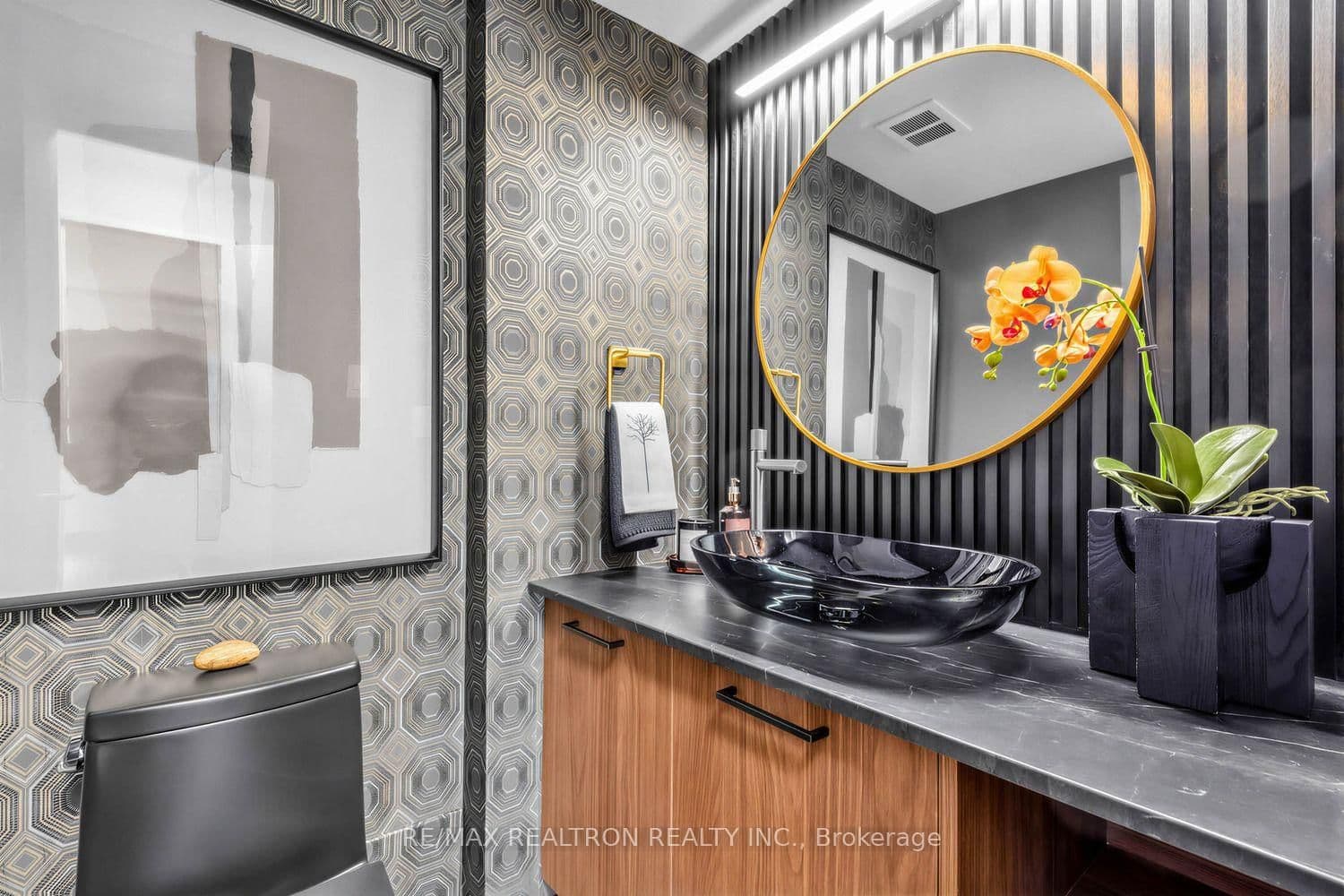 1 Royal Orchard Boulevard, Unit 211 thumbnail 19