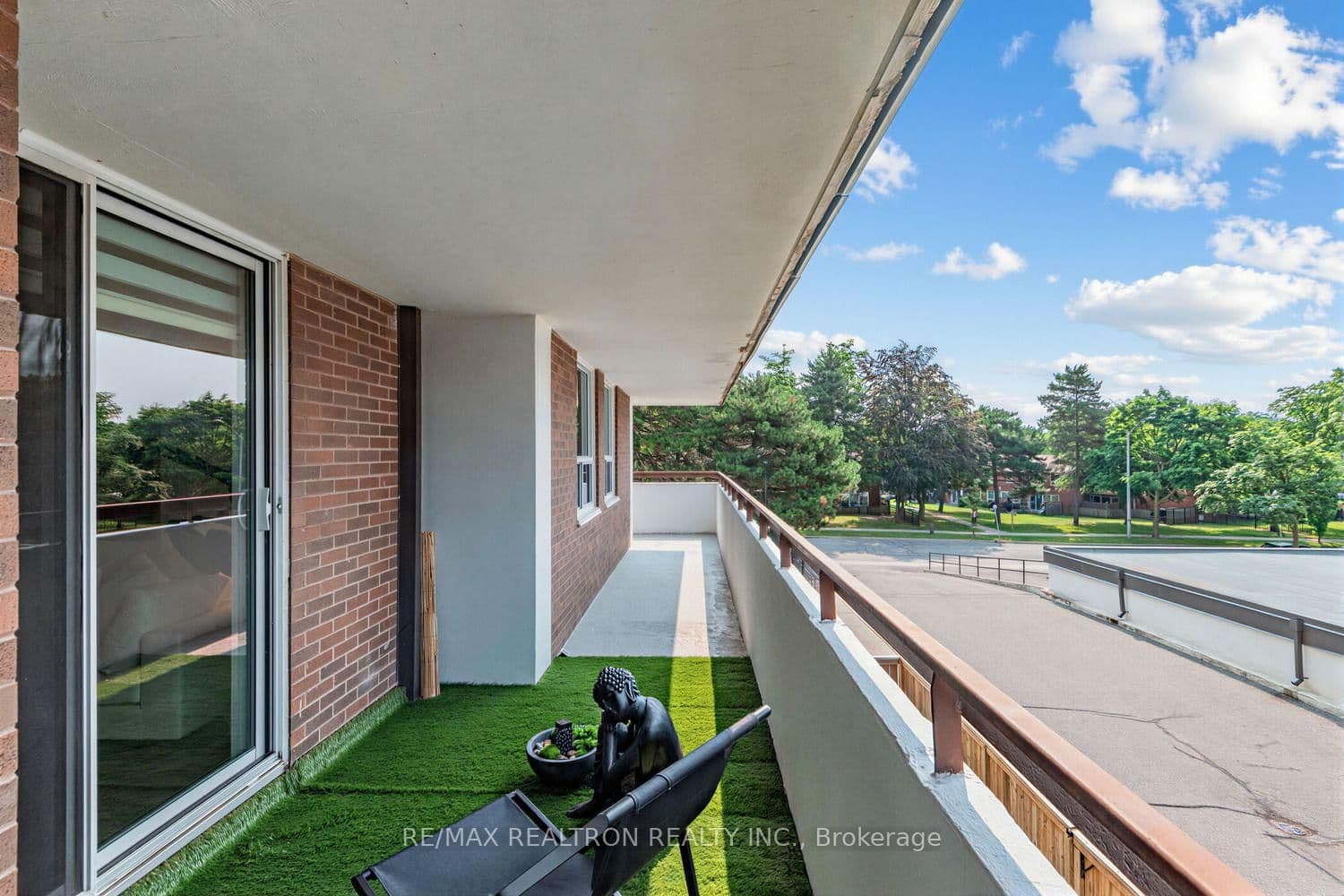 1 Royal Orchard Boulevard, Unit 211 thumbnail 21