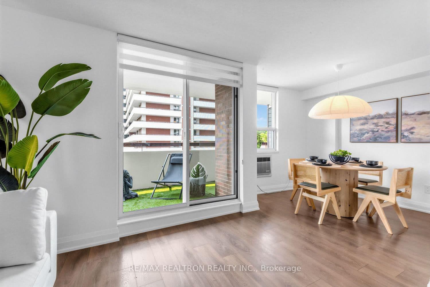 1 Royal Orchard Boulevard, Unit 211 thumbnail 6