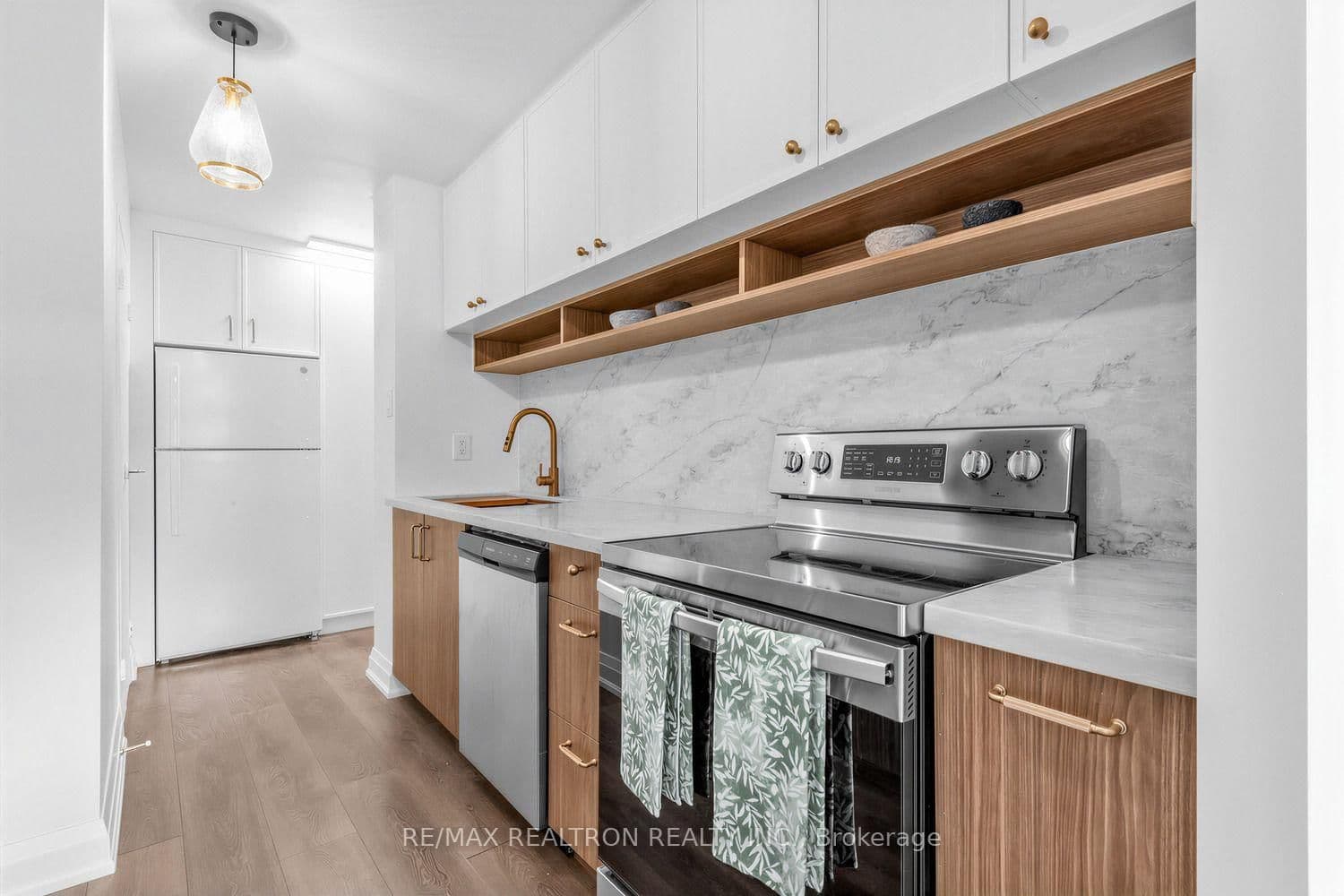 1 Royal Orchard Boulevard, Unit 211 thumbnail 9