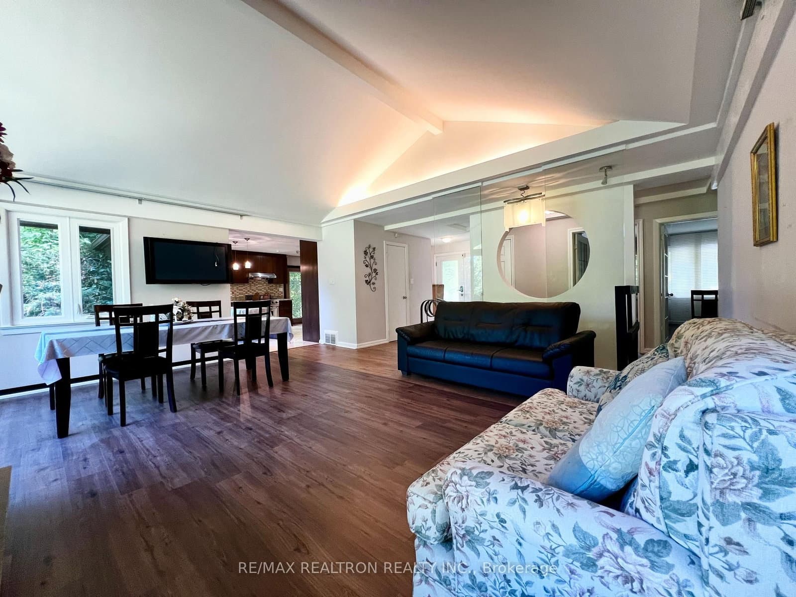 9563 Warden Avenue thumbnail 10
