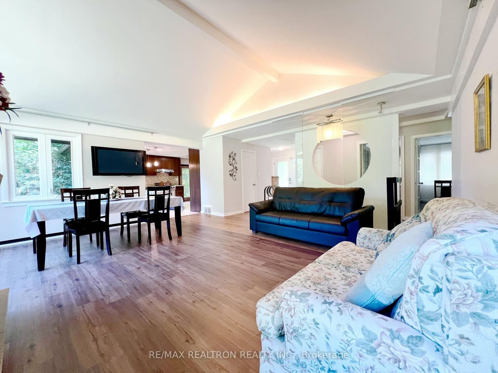 9563 Warden Avenue thumbnail 11