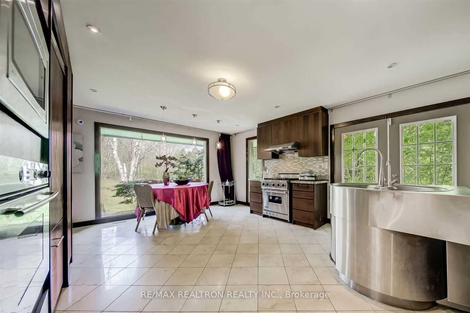 9563 Warden Avenue thumbnail 12
