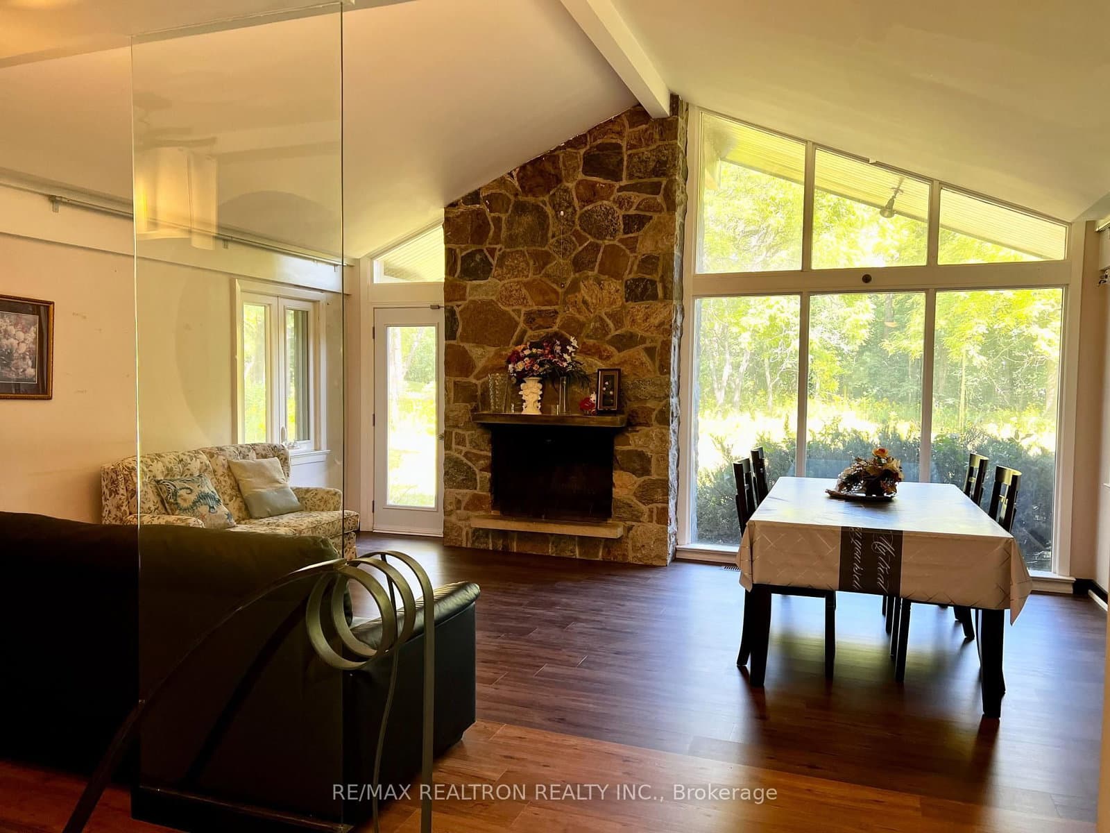 9563 Warden Avenue thumbnail 5