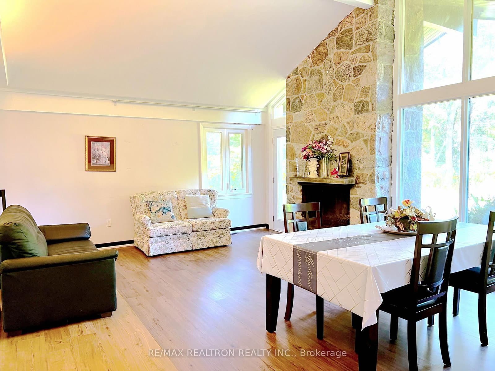 9563 Warden Avenue thumbnail 7