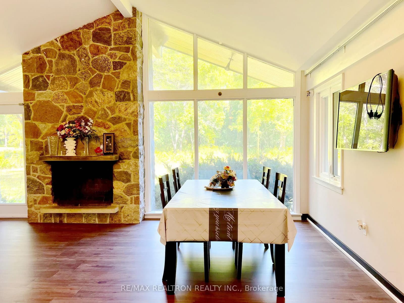 9563 Warden Avenue thumbnail 8
