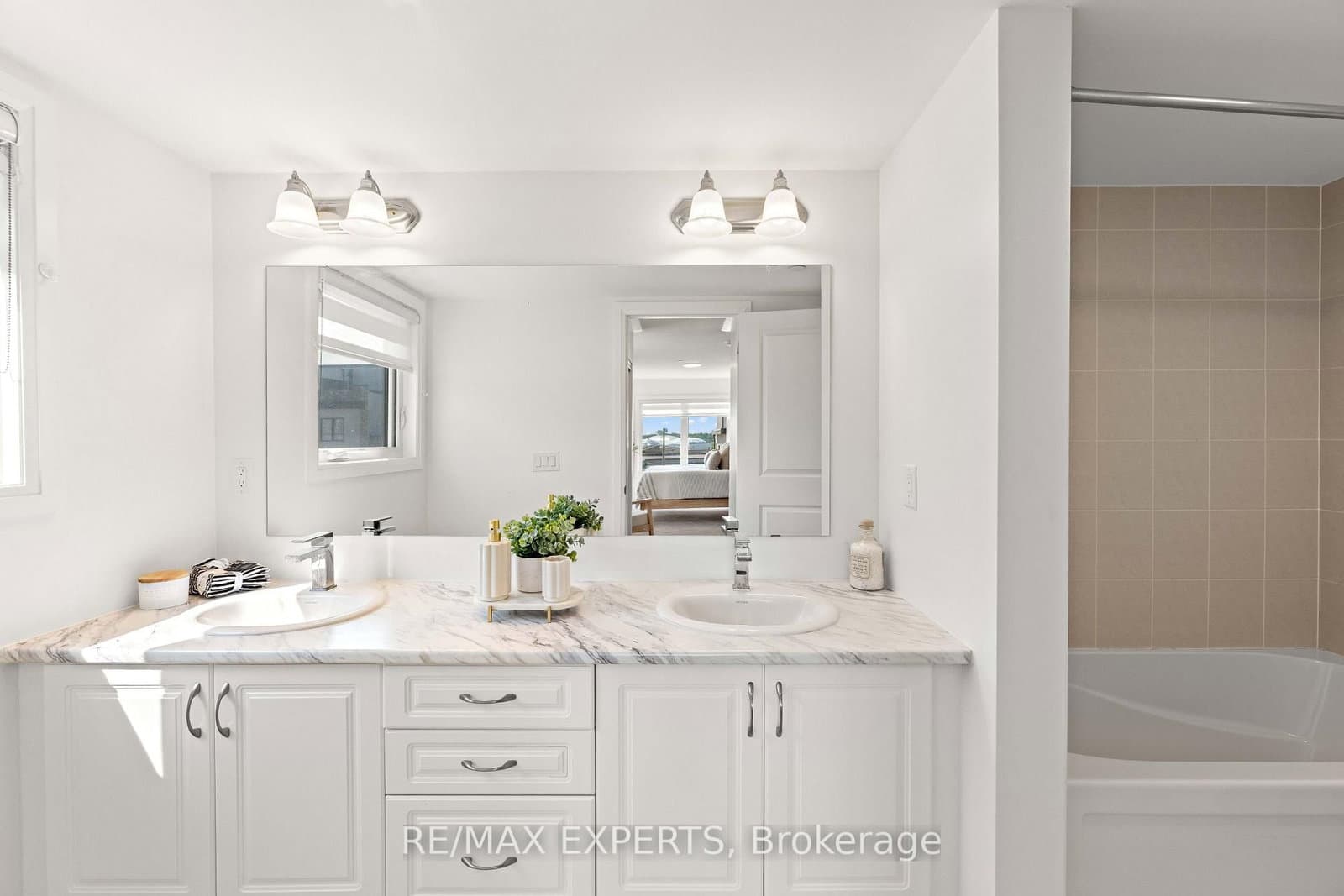 31 Baynes Way, Unit 1 thumbnail 17