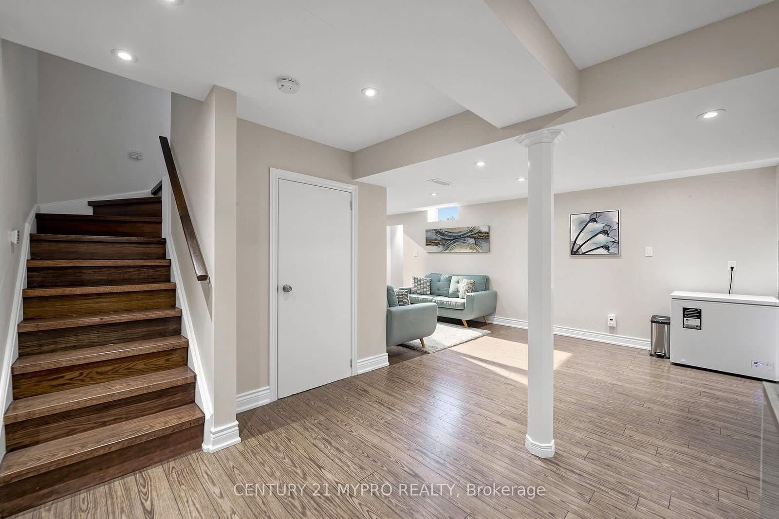 225 Silver Maple Road thumbnail 32