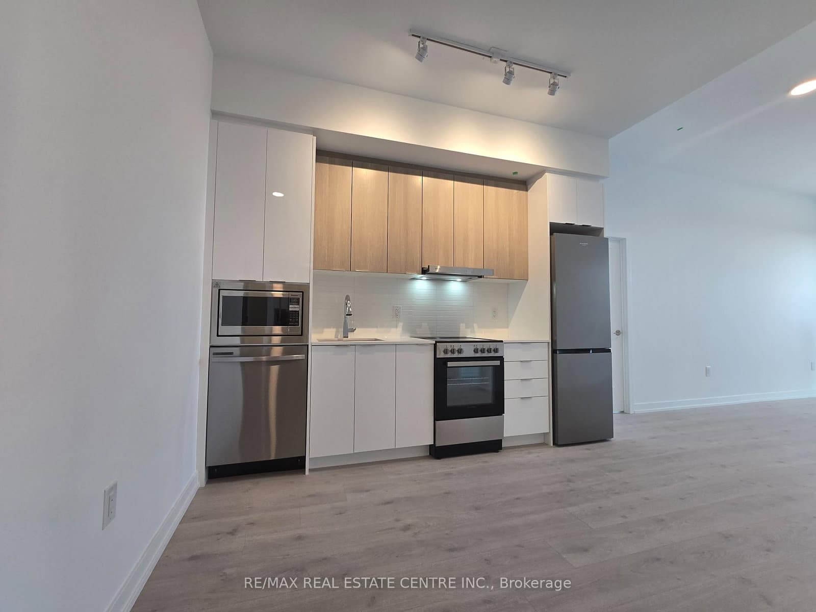 9751 Markham Road, Unit PH06 thumbnail 16