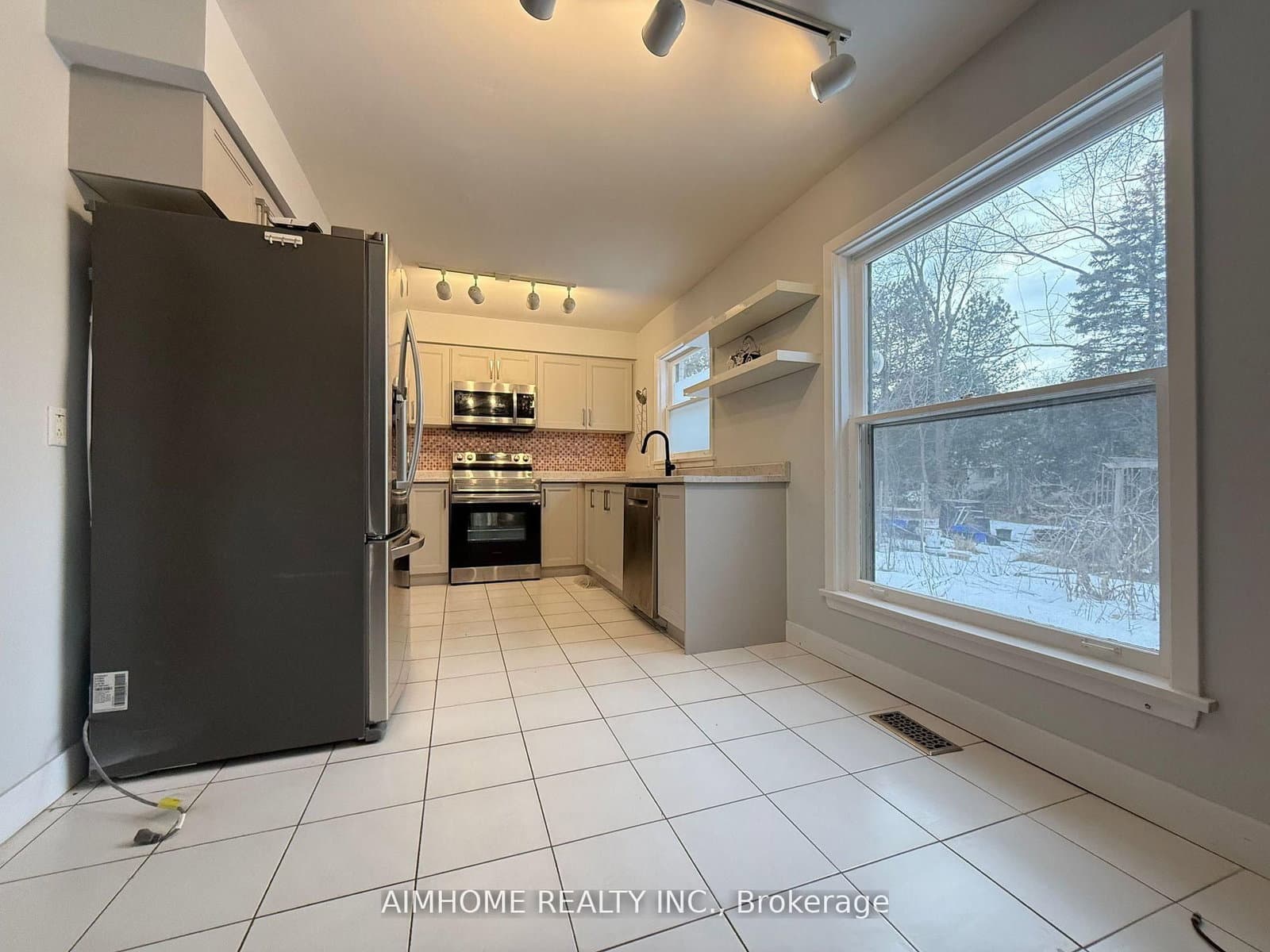 338 Steeles Avenue E thumbnail 6