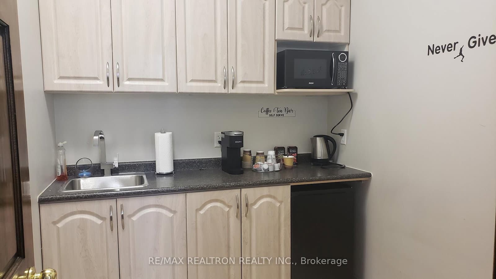 7 Eastvale Drive, Unit 203 thumbnail 19