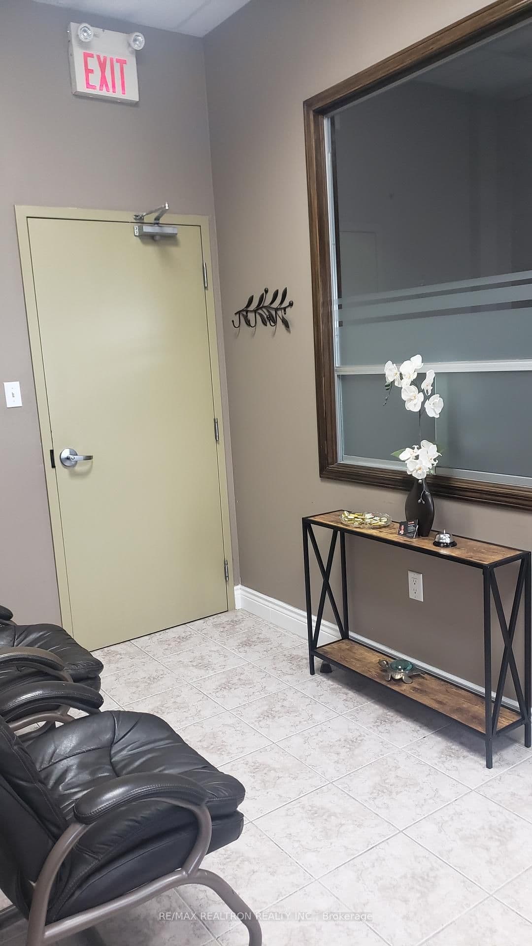 7 Eastvale Drive, Unit 203 thumbnail 3