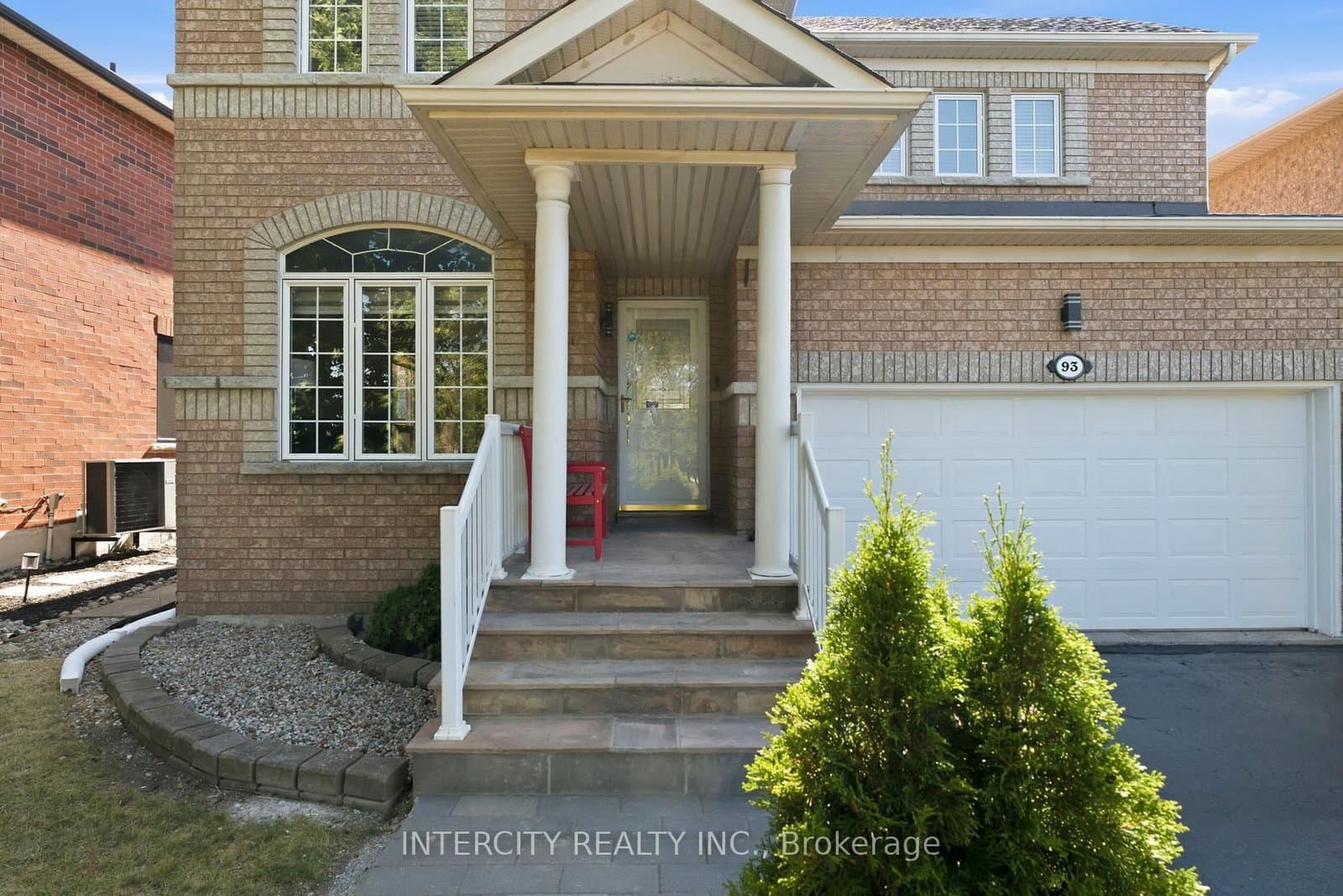 93 Chalone Crescent thumbnail 3