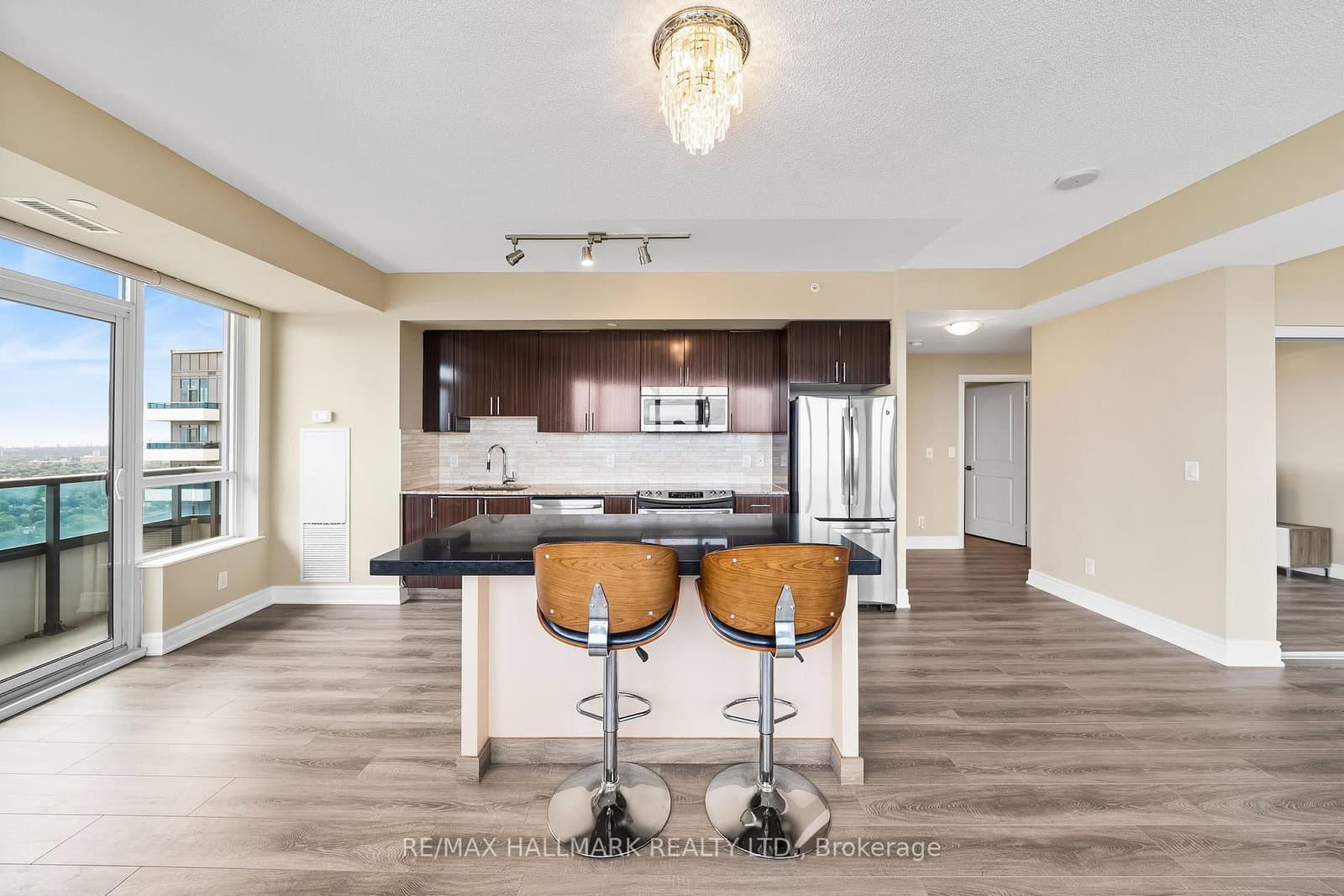 7171 Yonge Street, Unit PH301 thumbnail 10