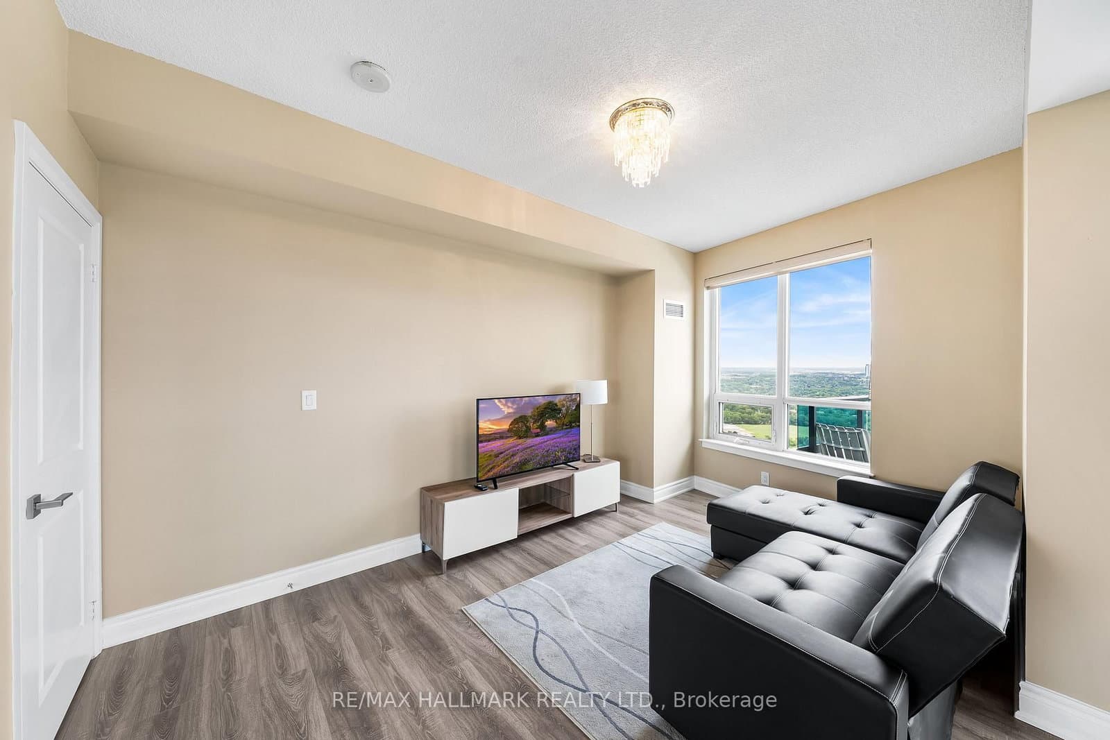 7171 Yonge Street, Unit PH301 thumbnail 11
