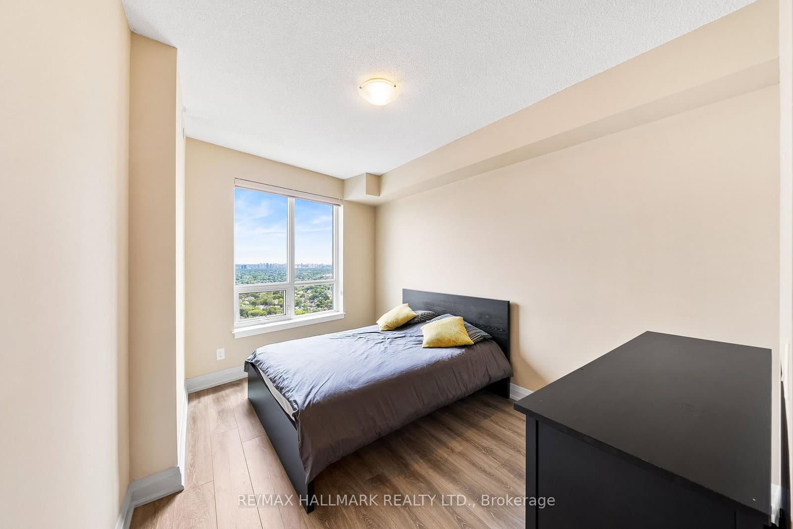 7171 Yonge Street, Unit PH301 thumbnail 13