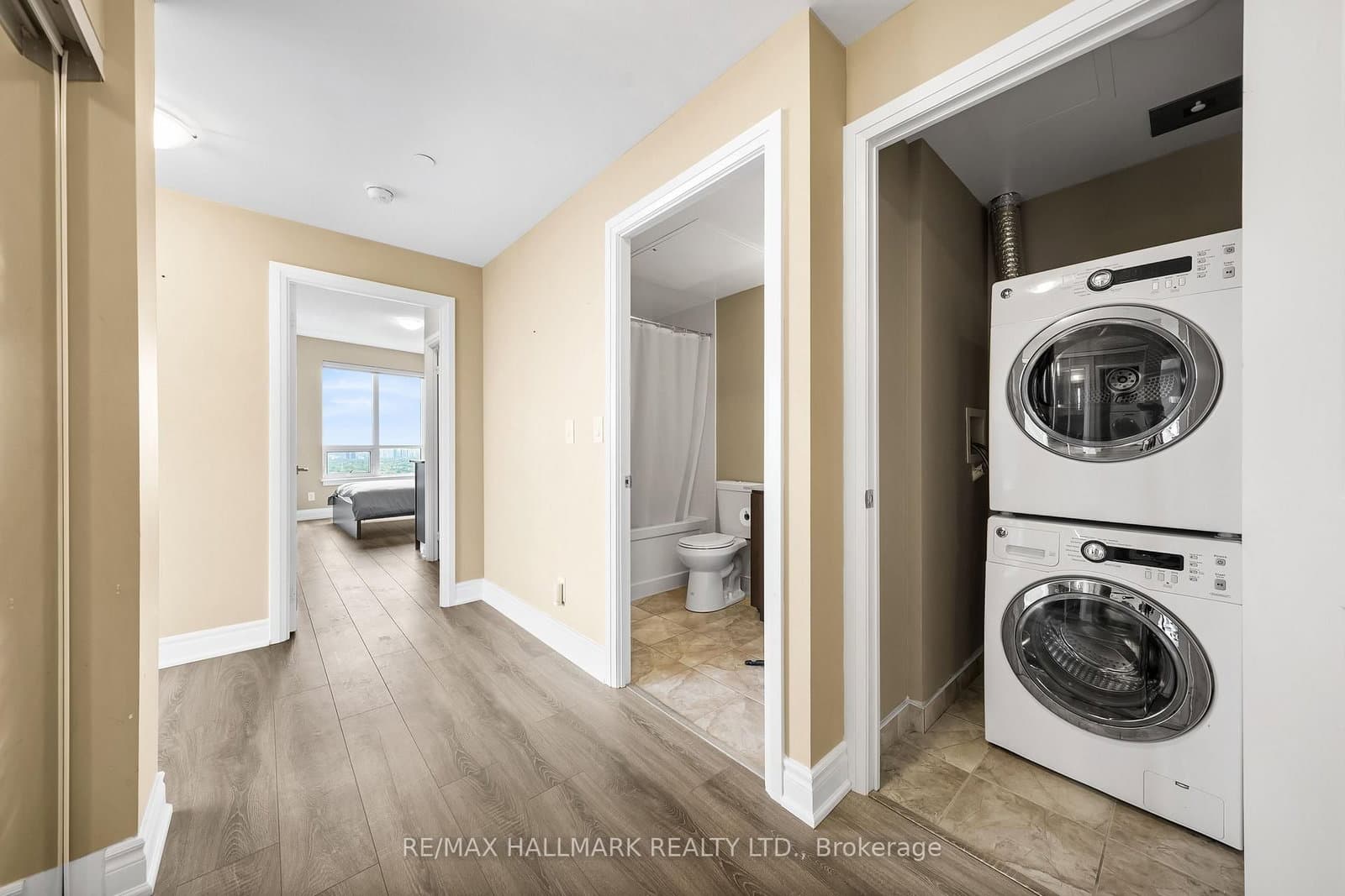 7171 Yonge Street, Unit PH301 thumbnail 14