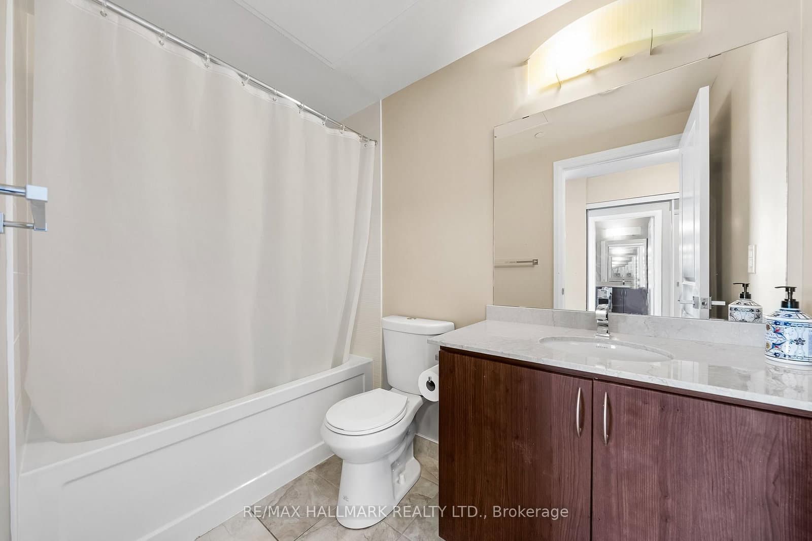 7171 Yonge Street, Unit PH301 thumbnail 15