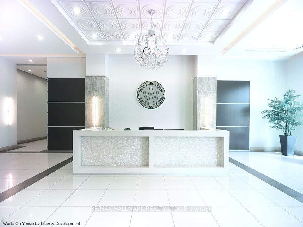 7171 Yonge Street, Unit PH301 thumbnail 2