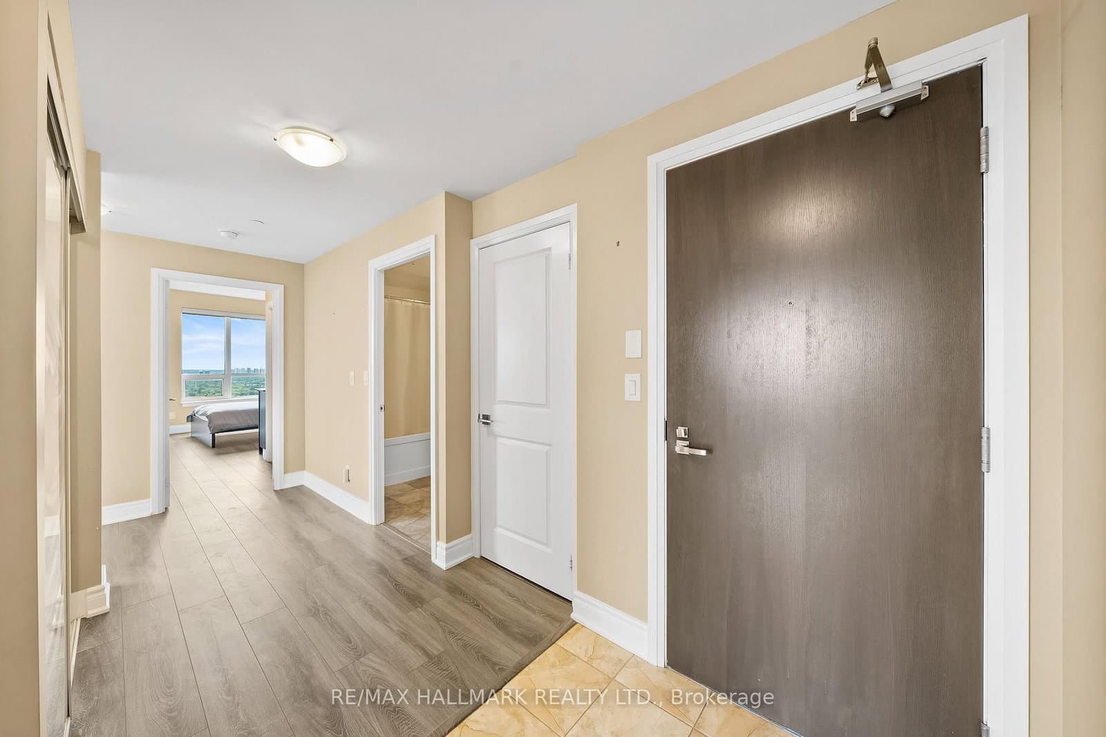7171 Yonge Street, Unit PH301 thumbnail 4
