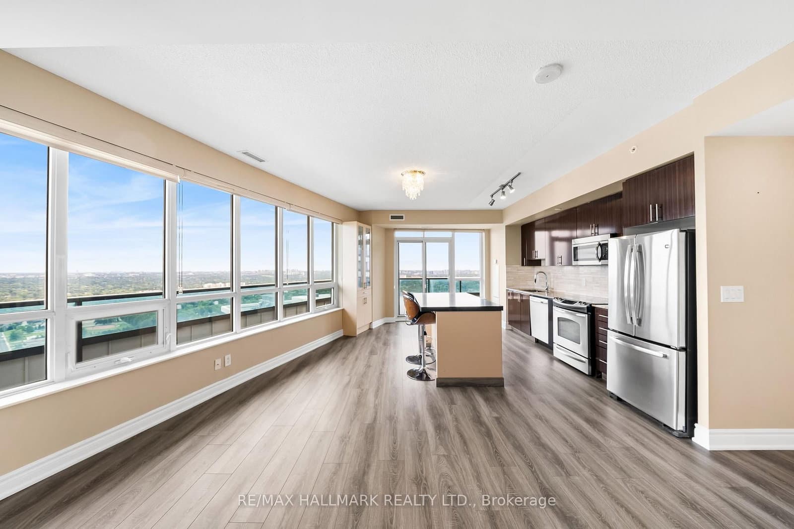 7171 Yonge Street, Unit PH301 thumbnail 7