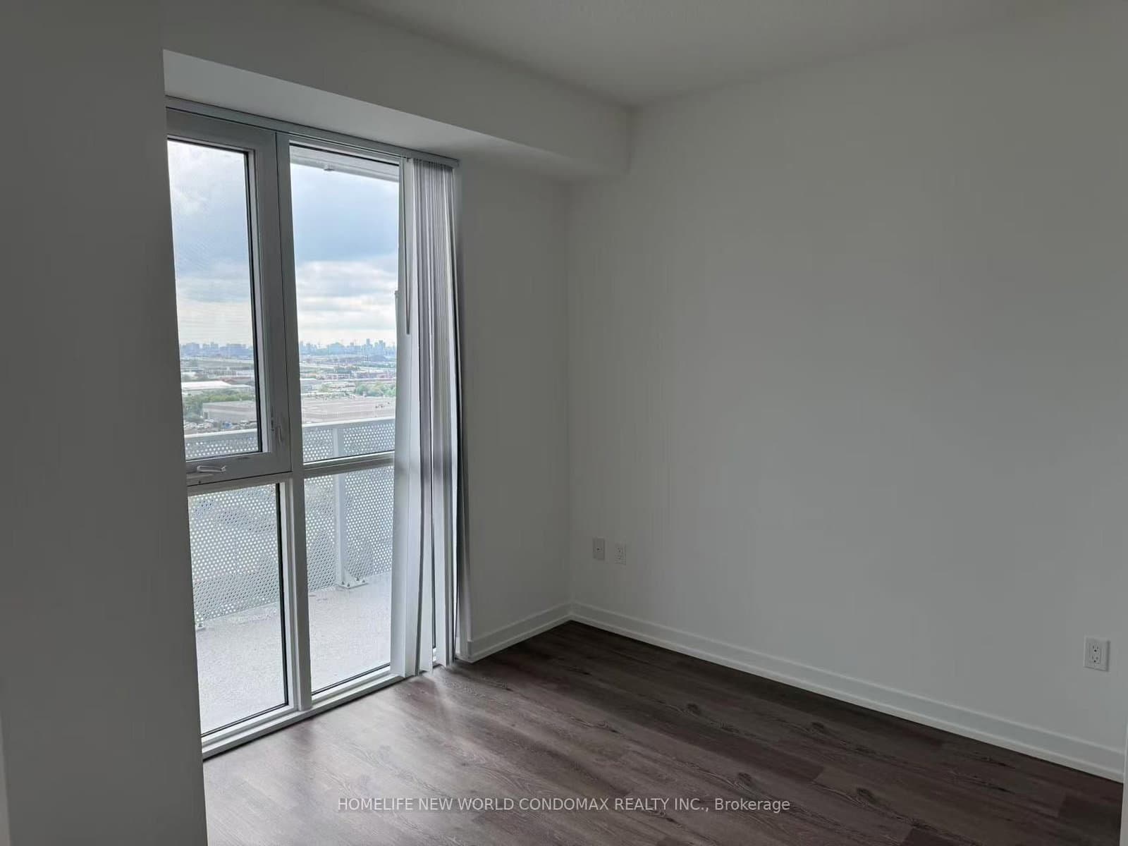 28 Interchange Way, Unit 1807 thumbnail 5