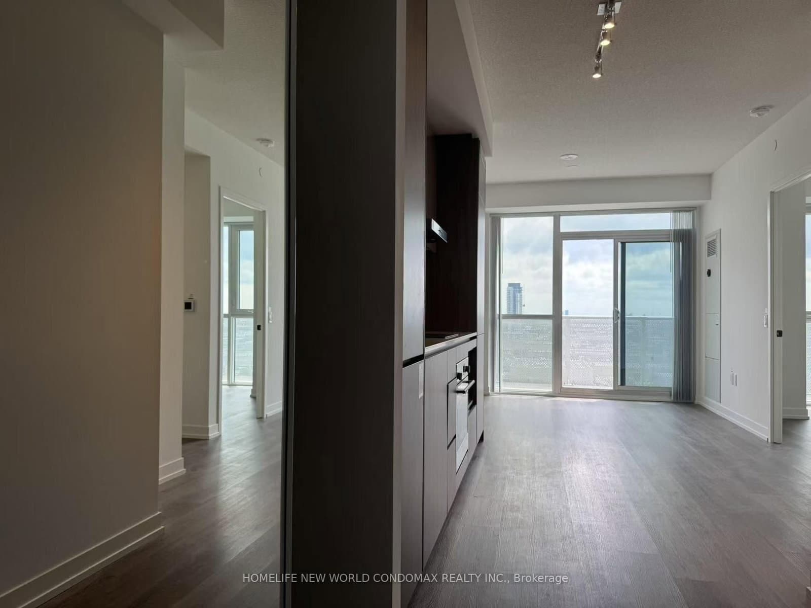 28 Interchange Way, Unit 1807 thumbnail 7
