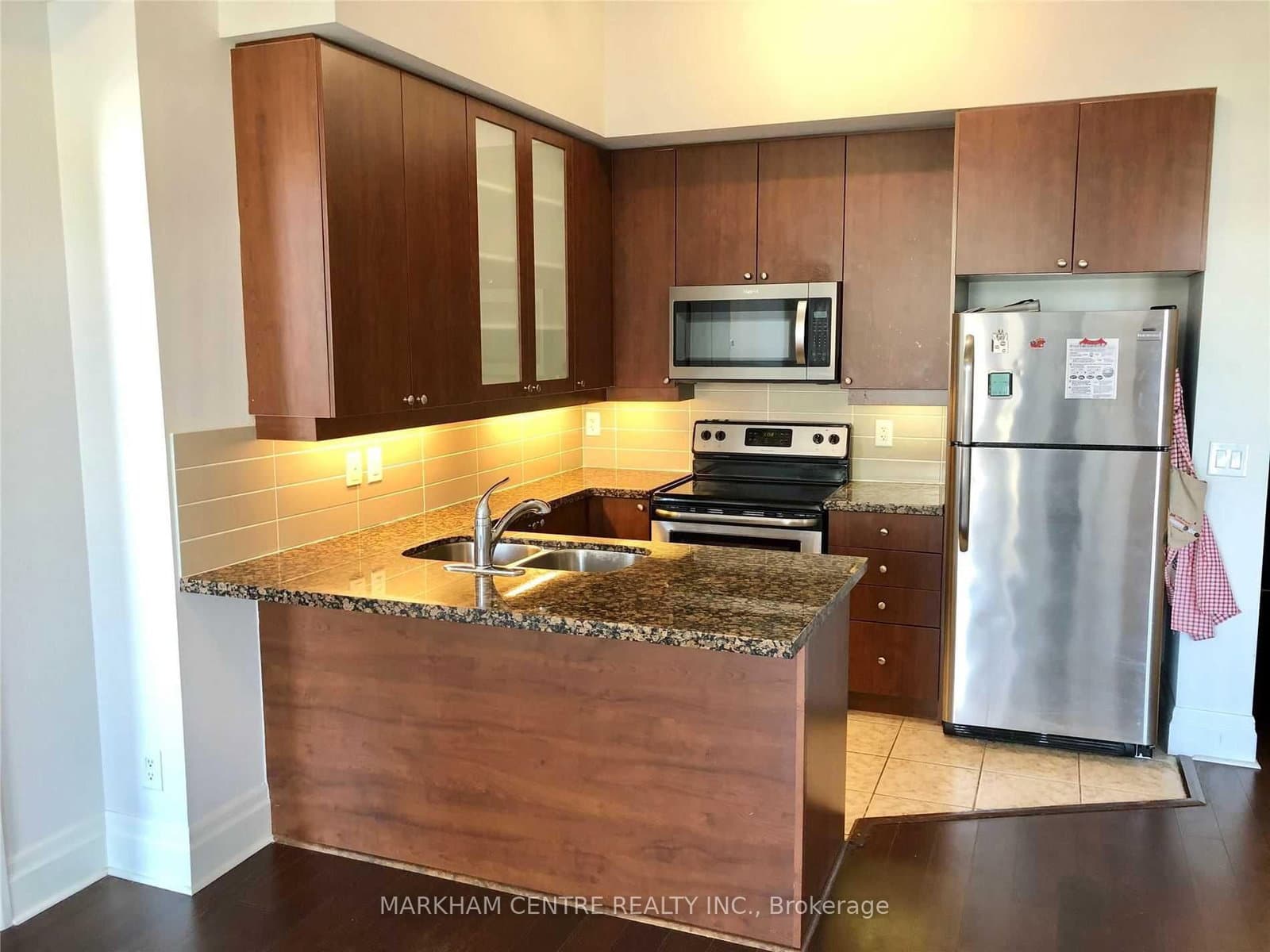 111 Upper Duke Crescent, Unit 1005 thumbnail 2