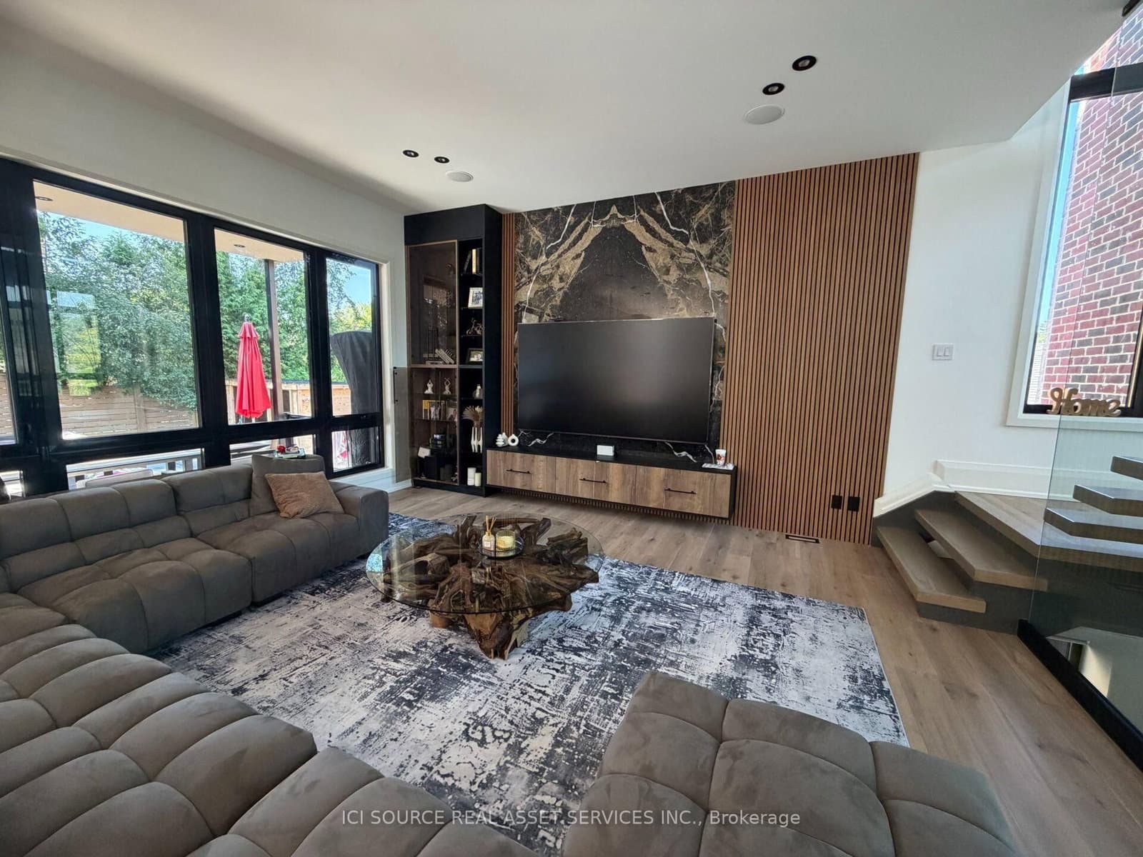 211 Kennedy Street W thumbnail 14
