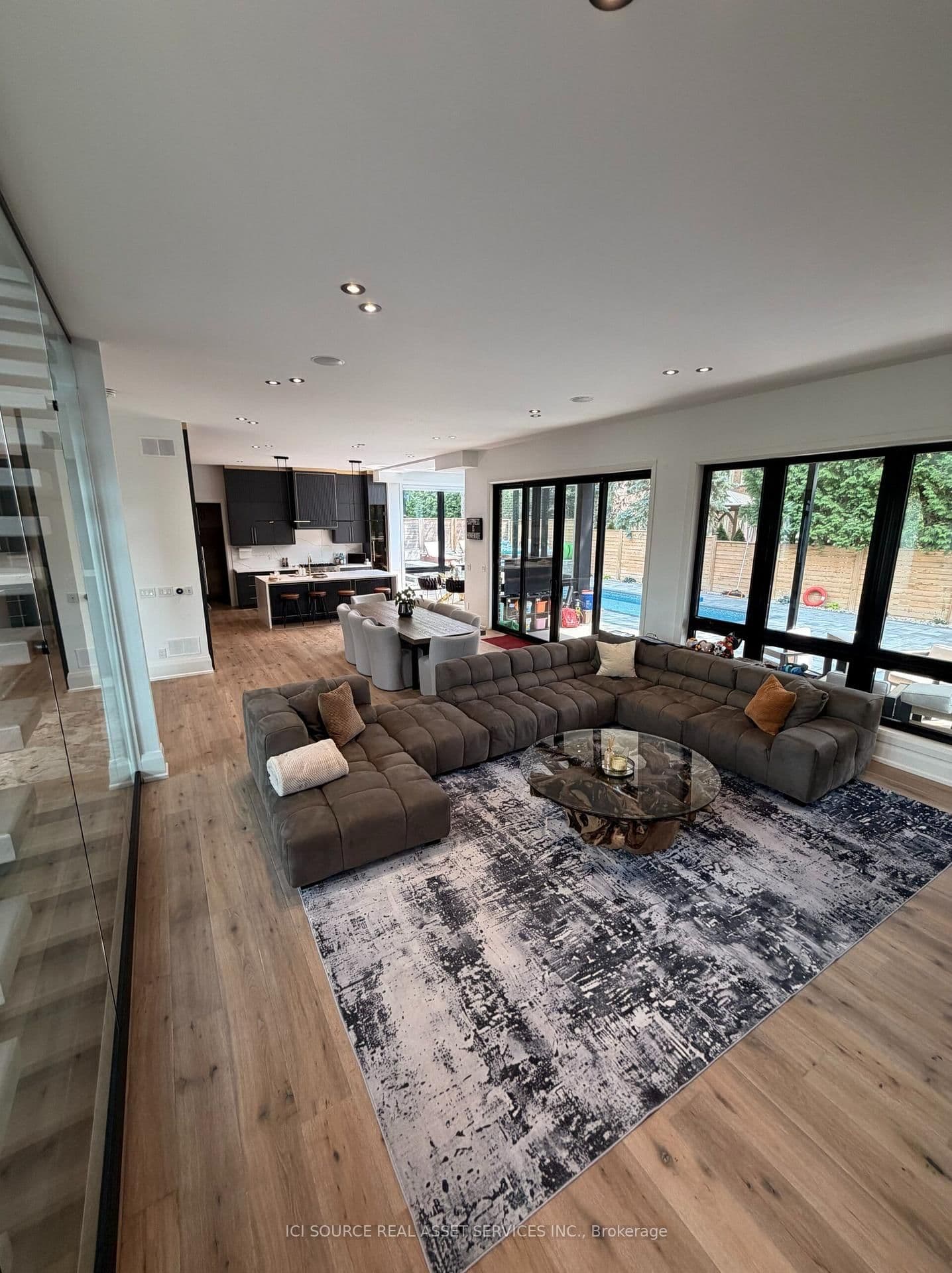 211 Kennedy Street W thumbnail 15