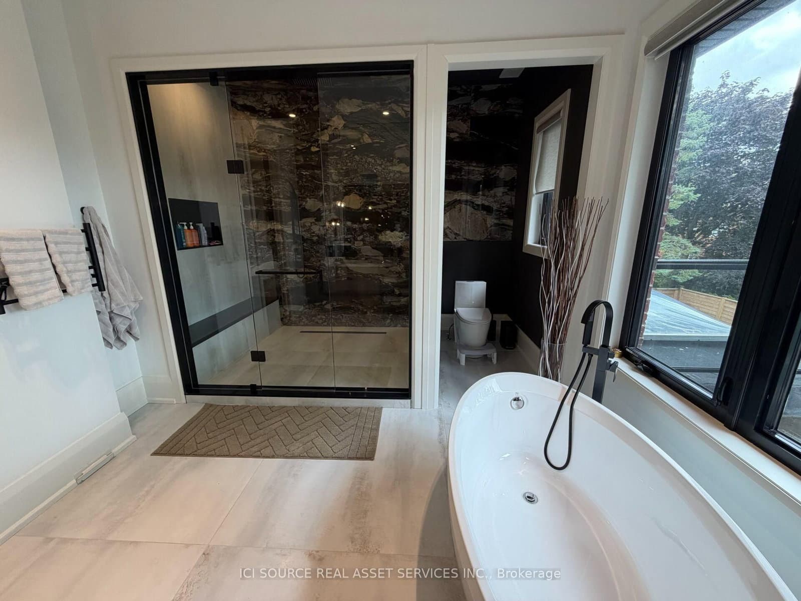 211 Kennedy Street W thumbnail 25