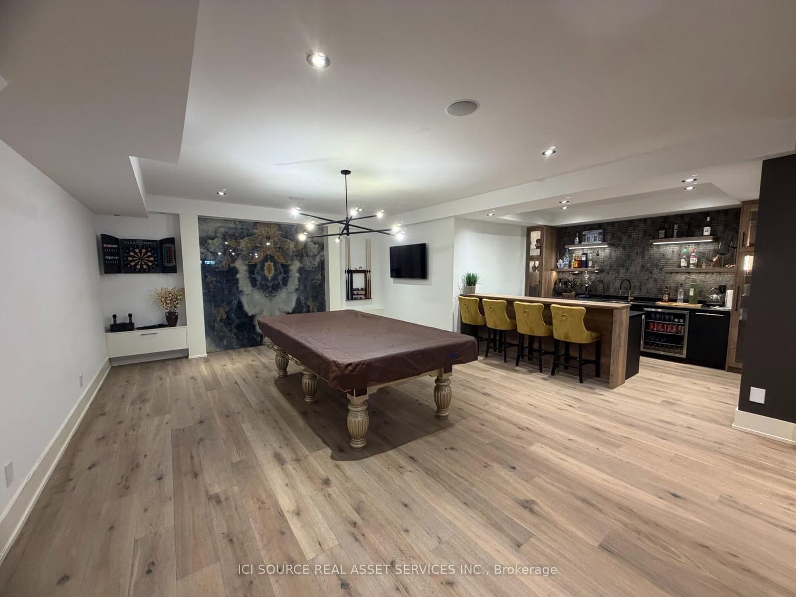 211 Kennedy Street W thumbnail 32