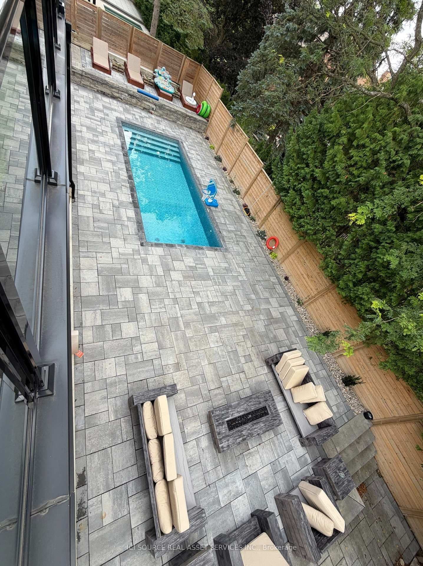 211 Kennedy Street W thumbnail 37