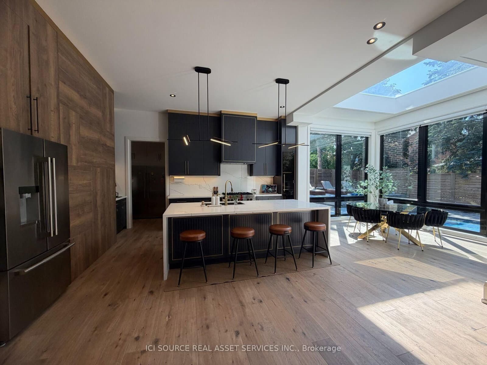 211 Kennedy Street W thumbnail 8