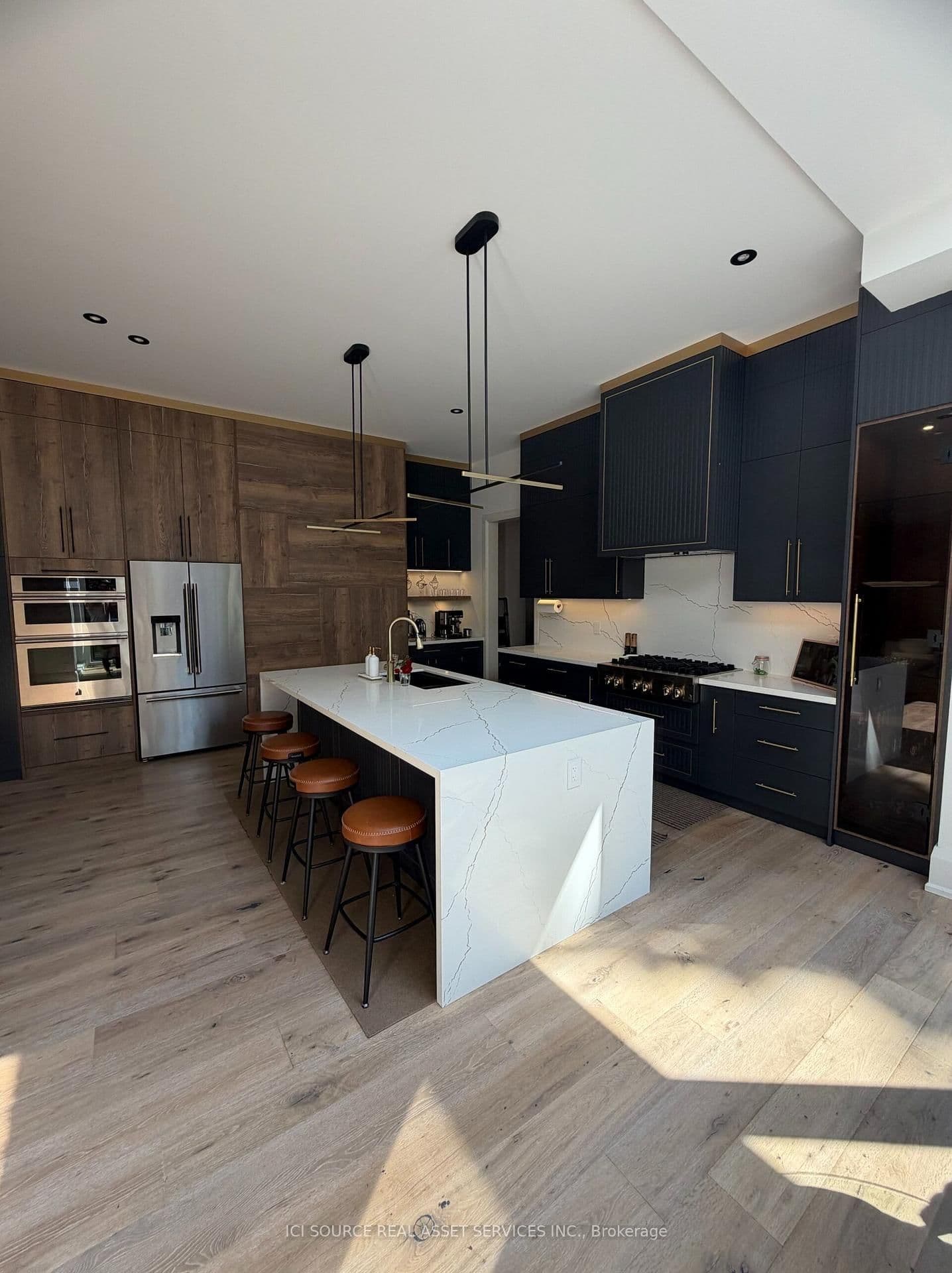 211 Kennedy Street W thumbnail 9