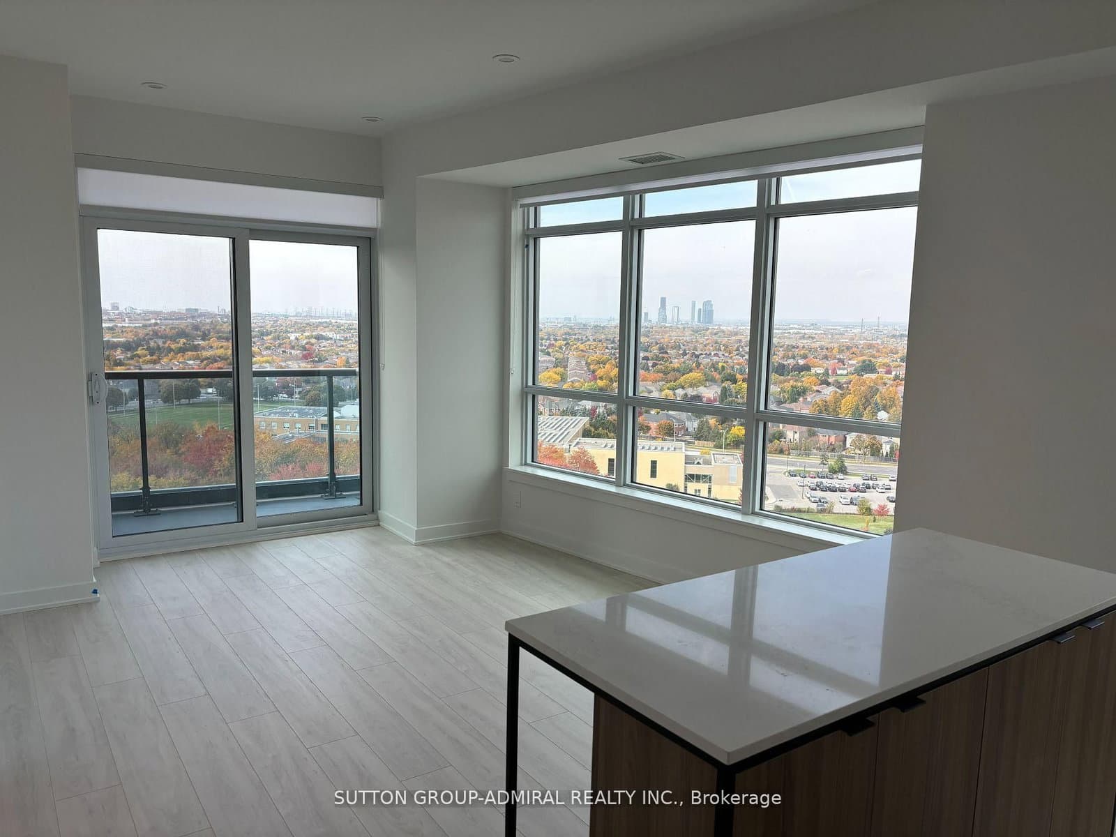 30 Upper Mall Way, Unit A1505 thumbnail 3