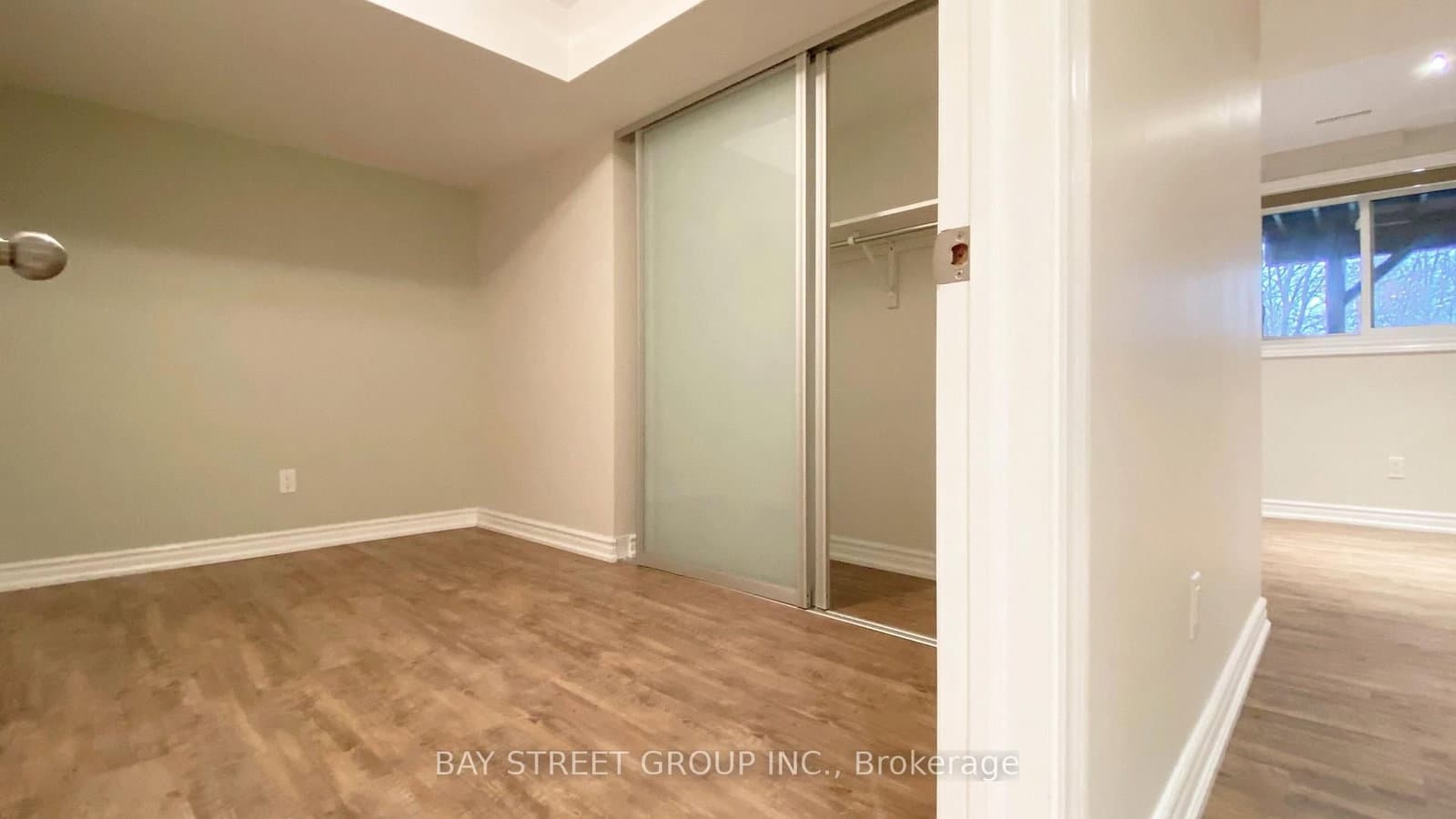 29 Carlton Road, Unit Basement thumbnail 6