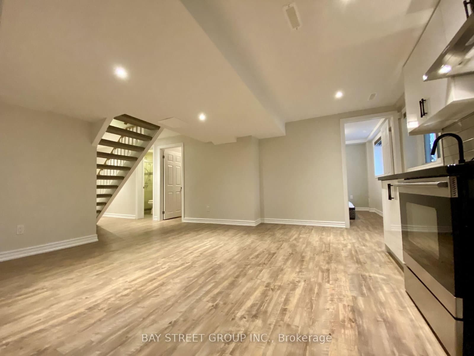 29 Carlton Road, Unit Basement thumbnail 8