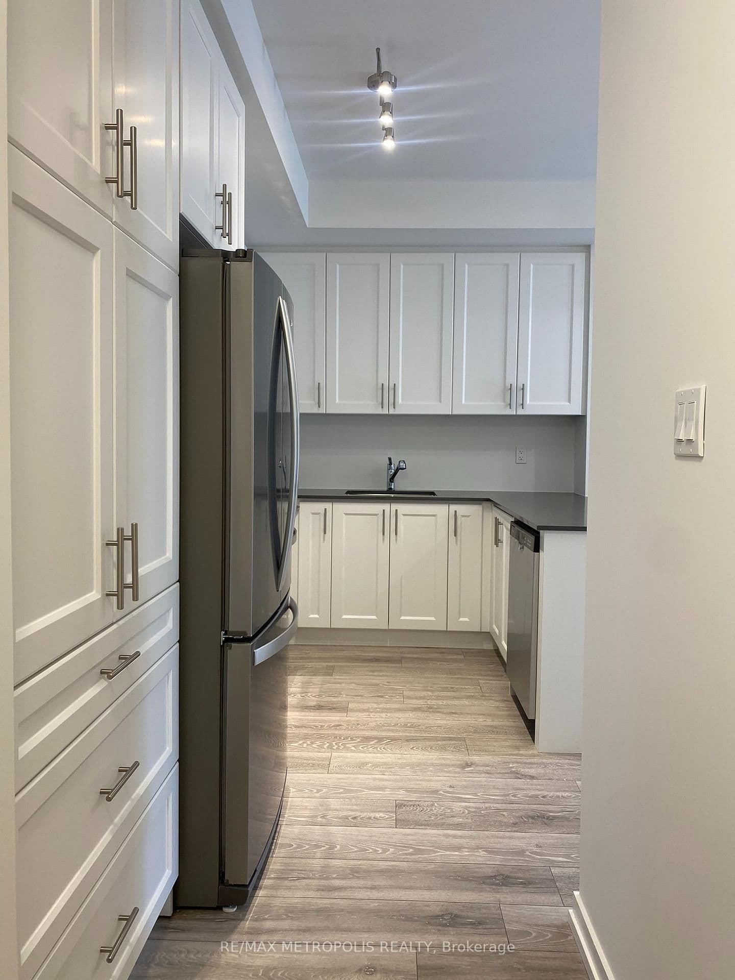 14 Lytham Green Circle, Unit 20 thumbnail 11
