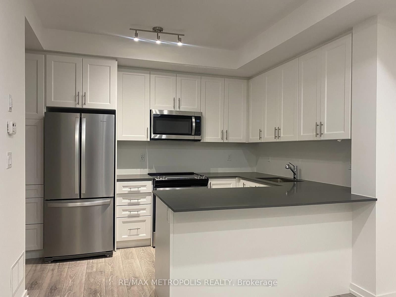 14 Lytham Green Circle, Unit 20 thumbnail 8