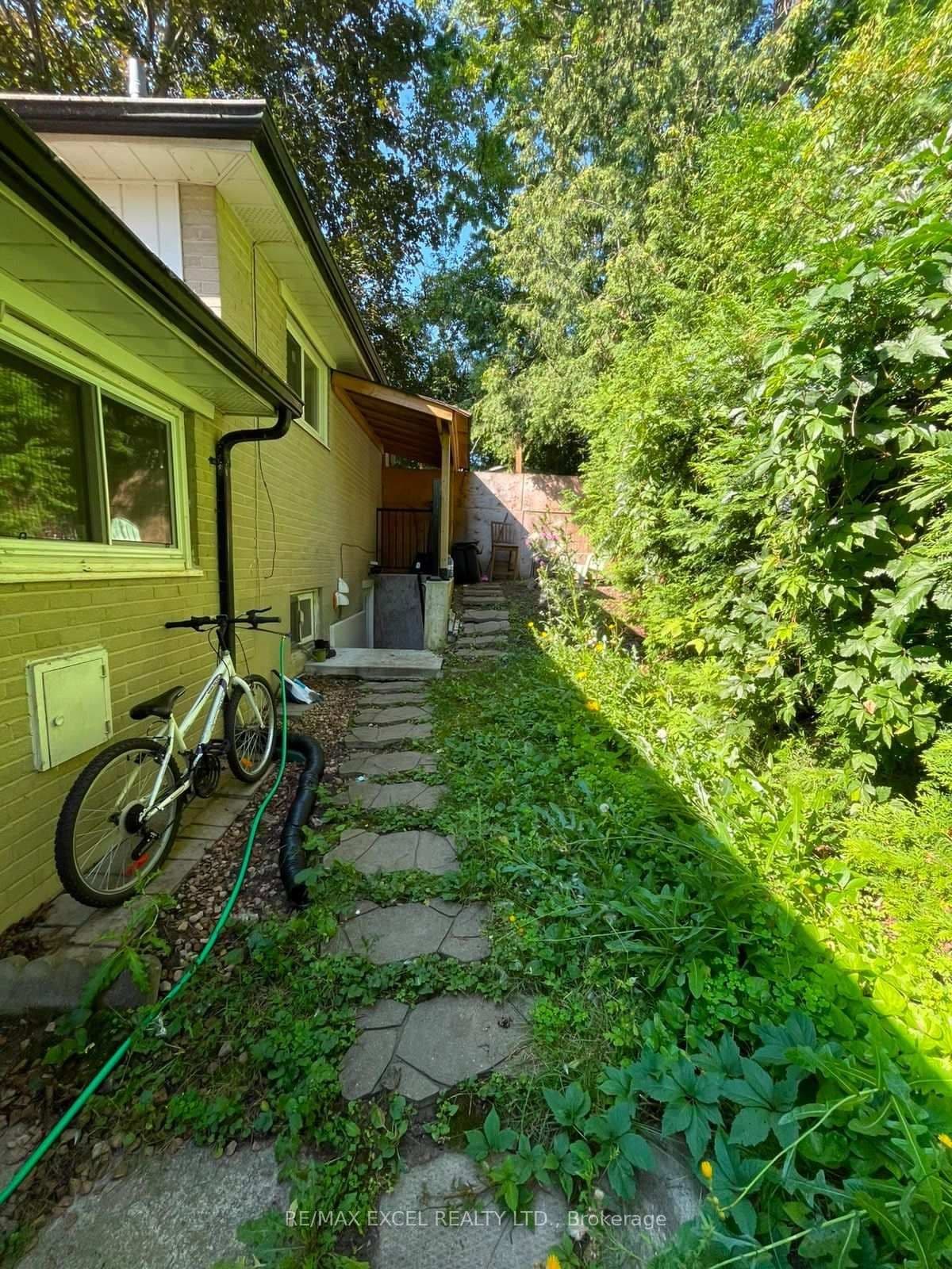 23 Algonquin Crescent, Unit Basement thumbnail 4