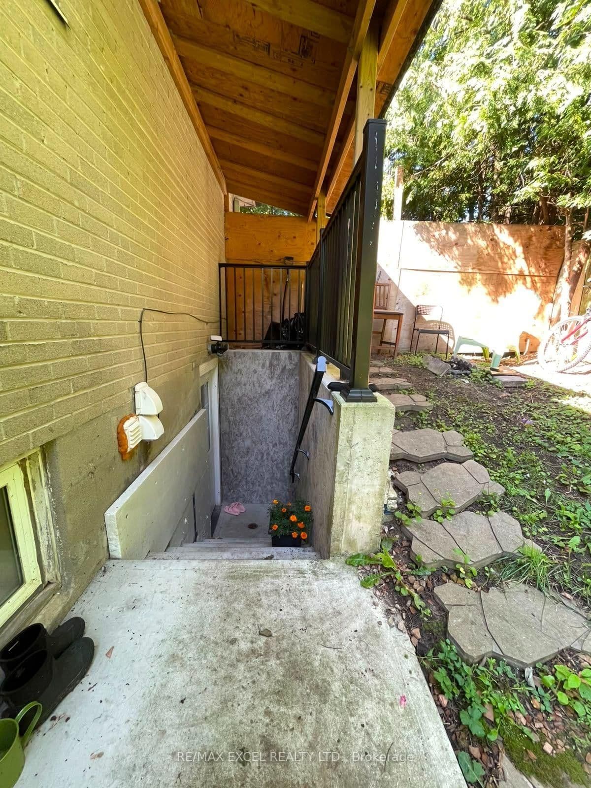 23 Algonquin Crescent, Unit Basement thumbnail 5