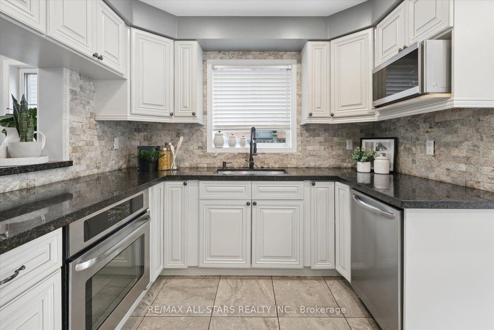 36 Burnaby Drive thumbnail 15