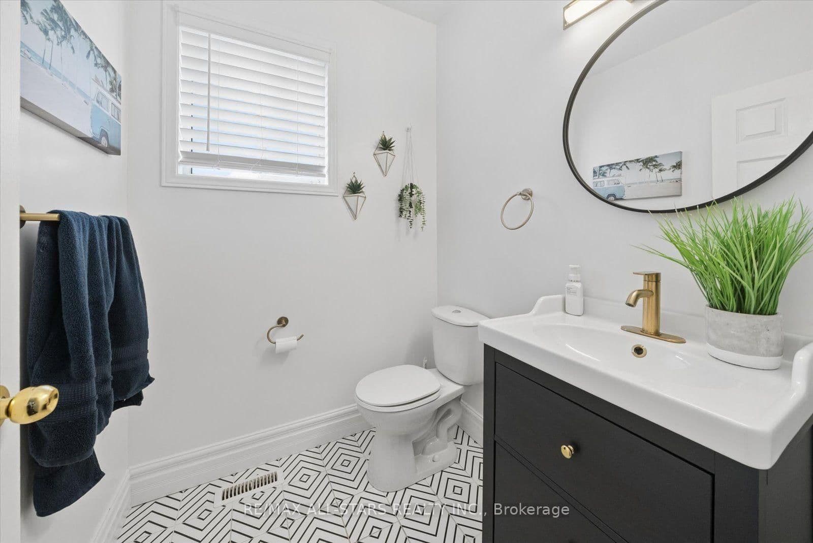 36 Burnaby Drive thumbnail 17