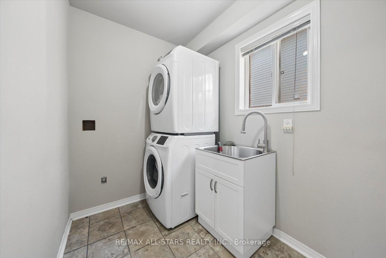 36 Burnaby Drive thumbnail 18