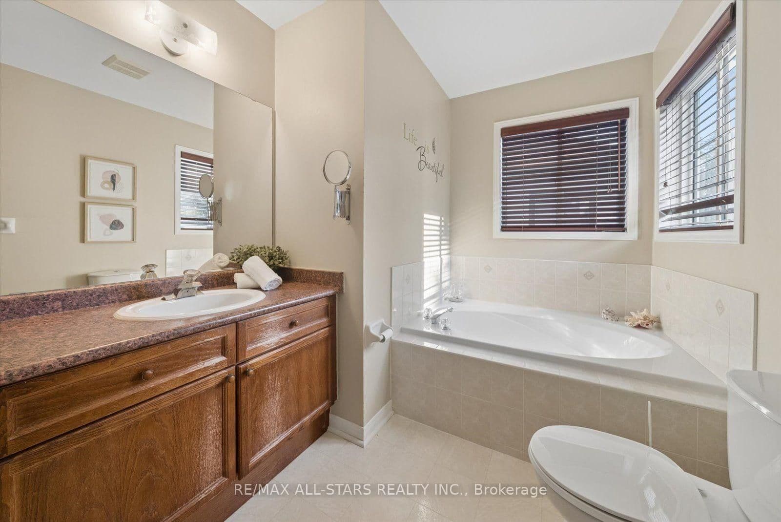 36 Burnaby Drive thumbnail 22