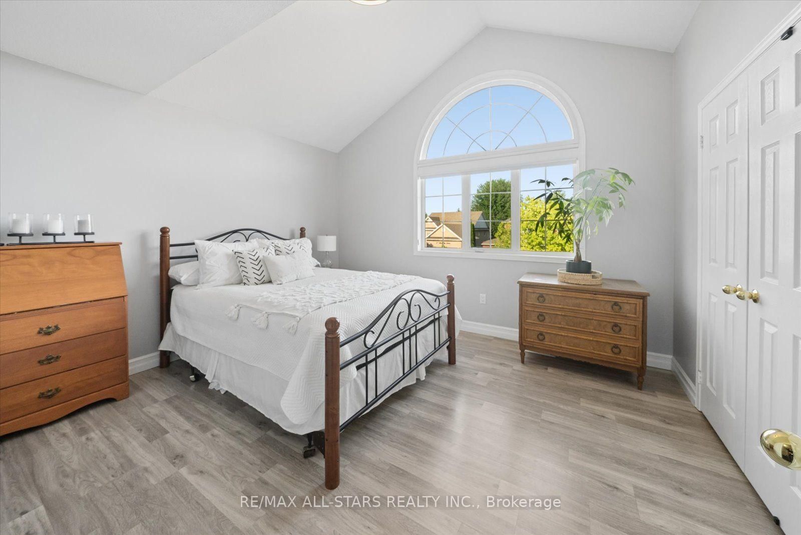 36 Burnaby Drive thumbnail 23