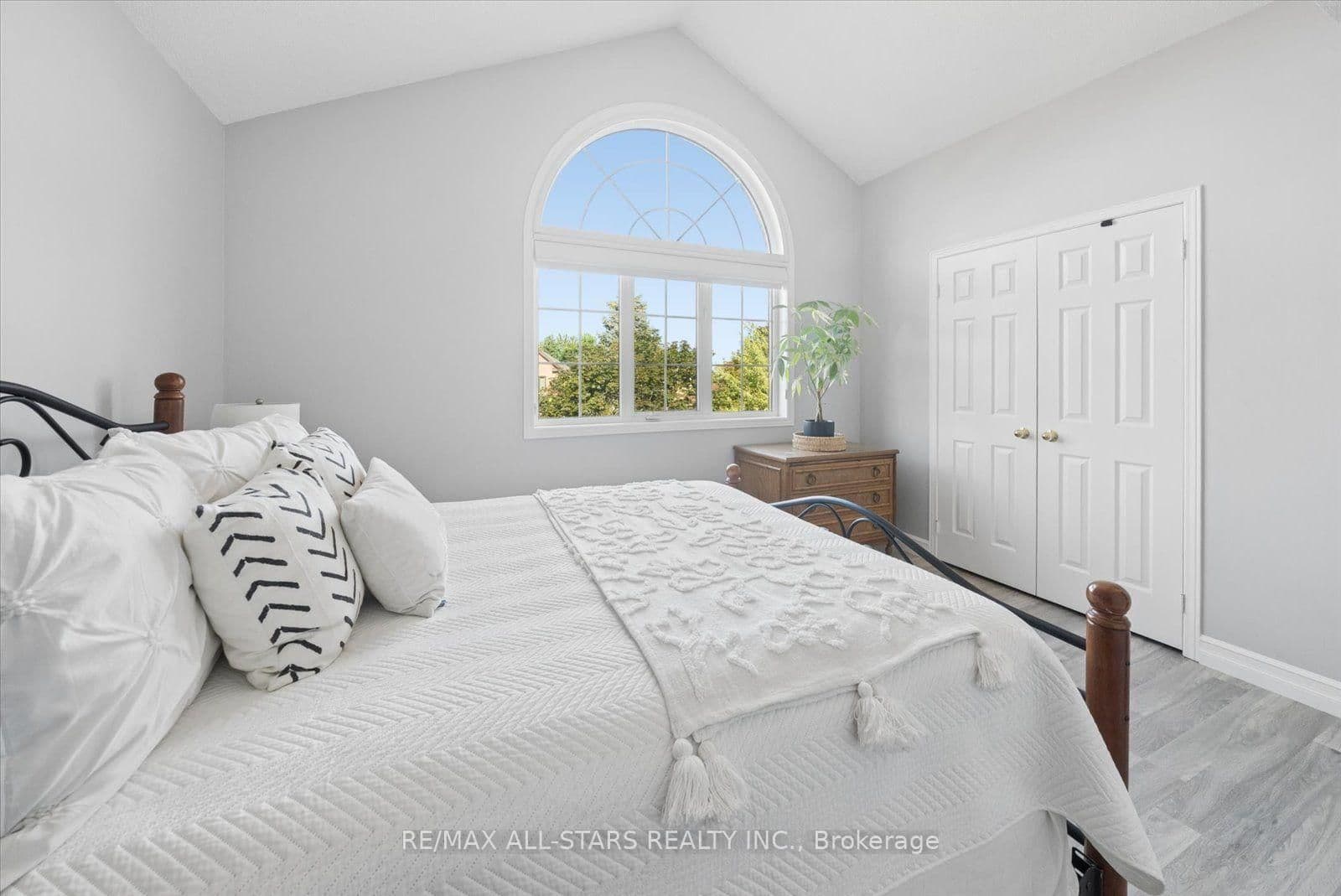 36 Burnaby Drive thumbnail 24
