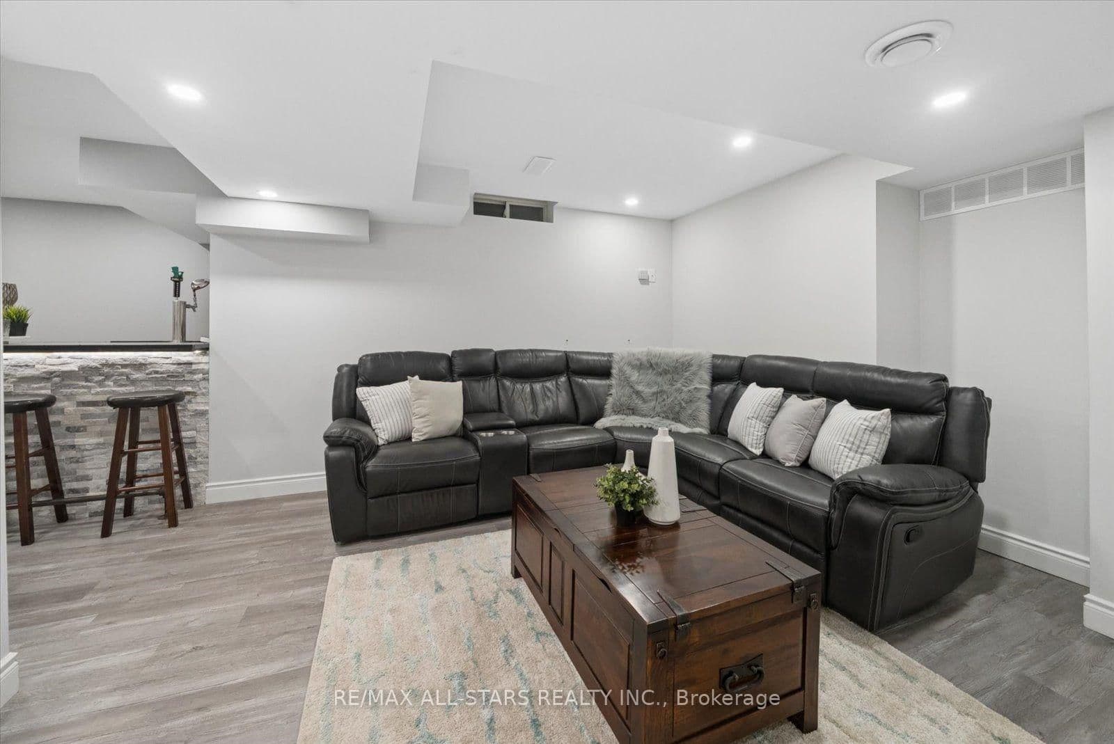 36 Burnaby Drive thumbnail 30