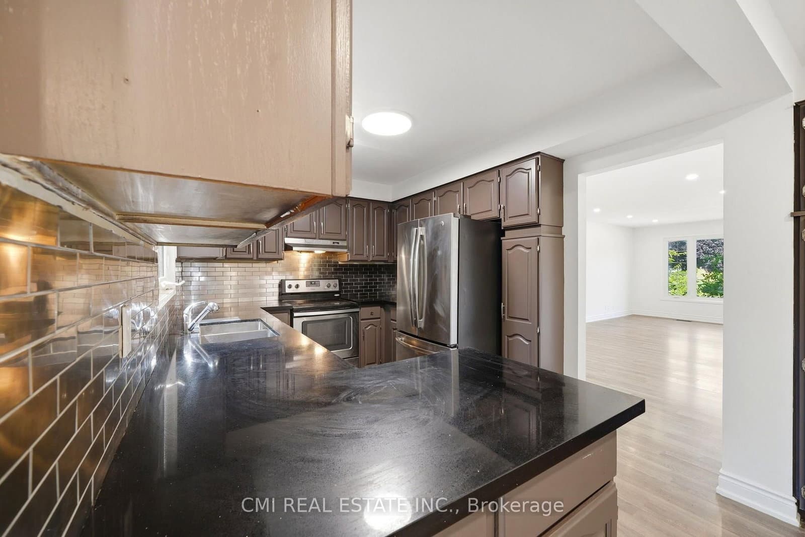 39 Camrose Drive thumbnail 11